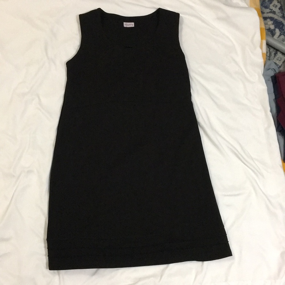 Maternity dress with flattering seaming